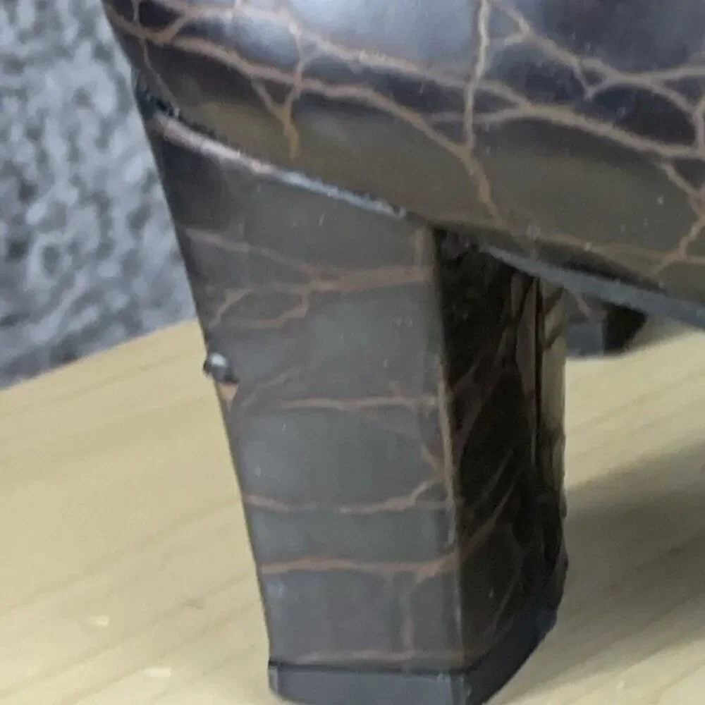 Stuart Weitzman Heels Womens 7 Brown Leather Alligator Print Square Toe Shoes
